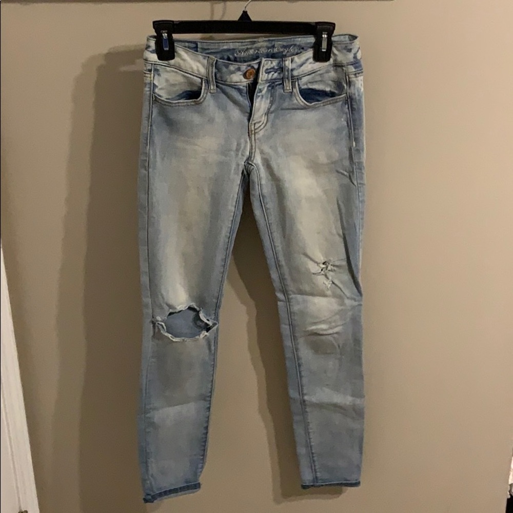 american eagle light wash distressed jeans.